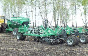 Прикатывающий каток на посевном комплексе